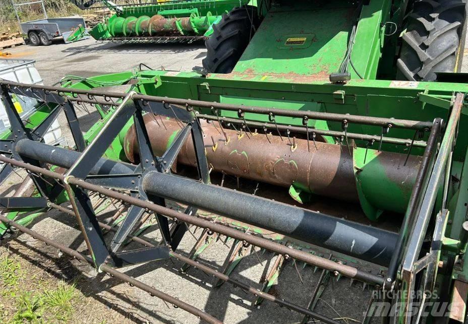 John Deere 1055 Derliaus nuėmimo kombainai