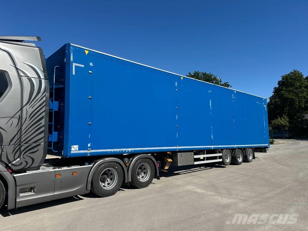 Kraker CF200 Puspriekabės su grindimis