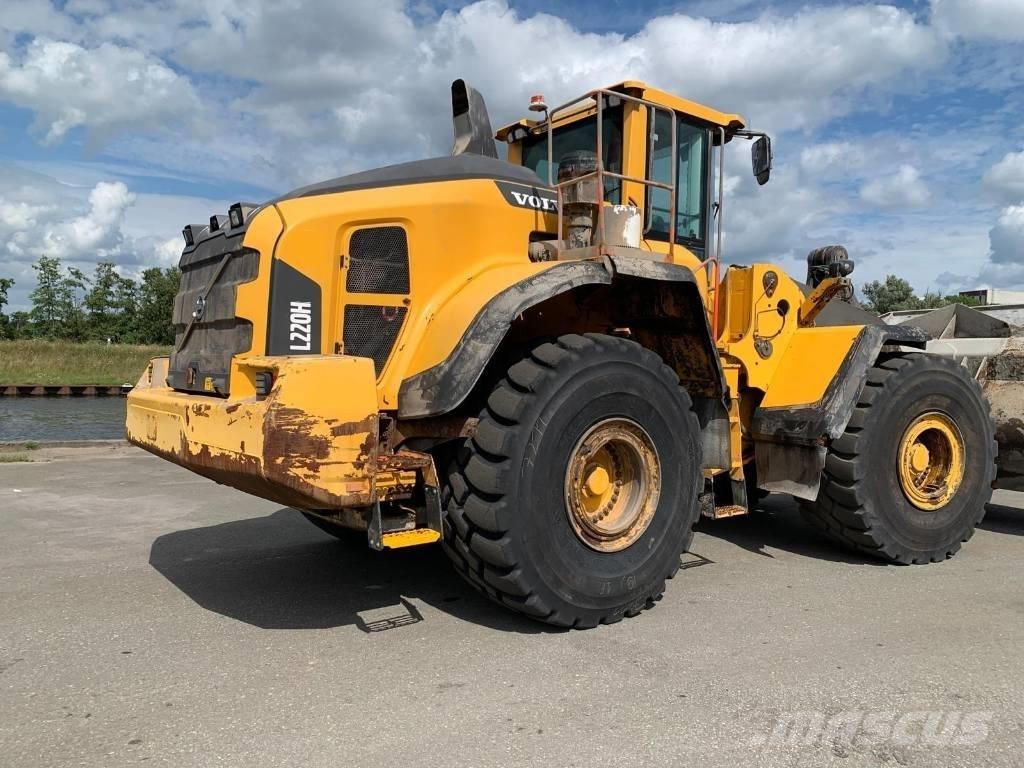 Volvo L 220 H Naudoti ratiniai krautuvai