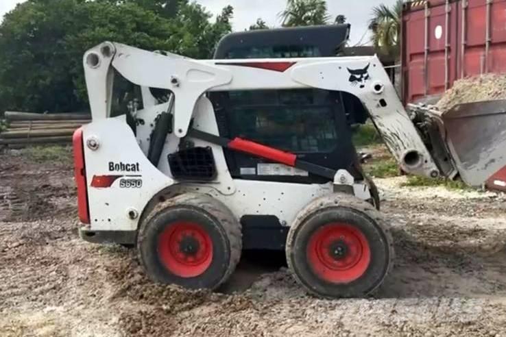 Bobcat S650 Krautuvai su šoniniu pasukimu