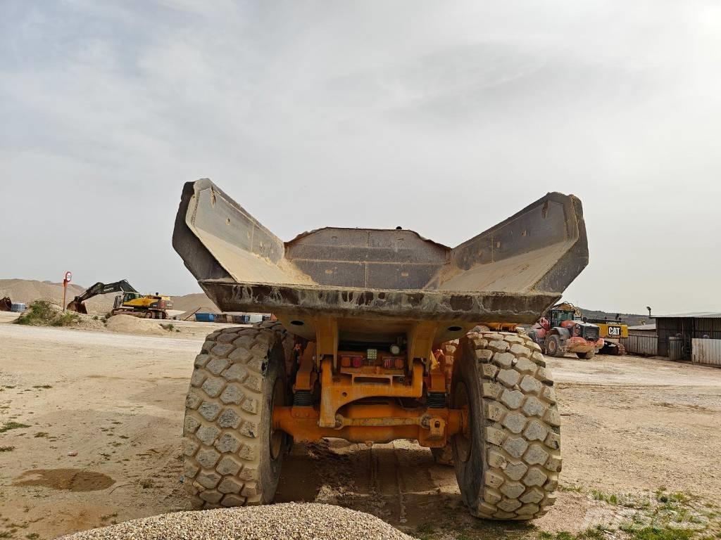 CAT 740B Karjeriniai savivarčiai