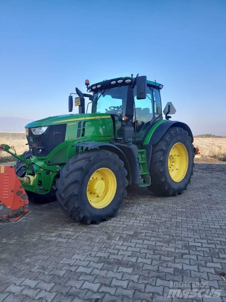 John Deere 6250R Traktoriai