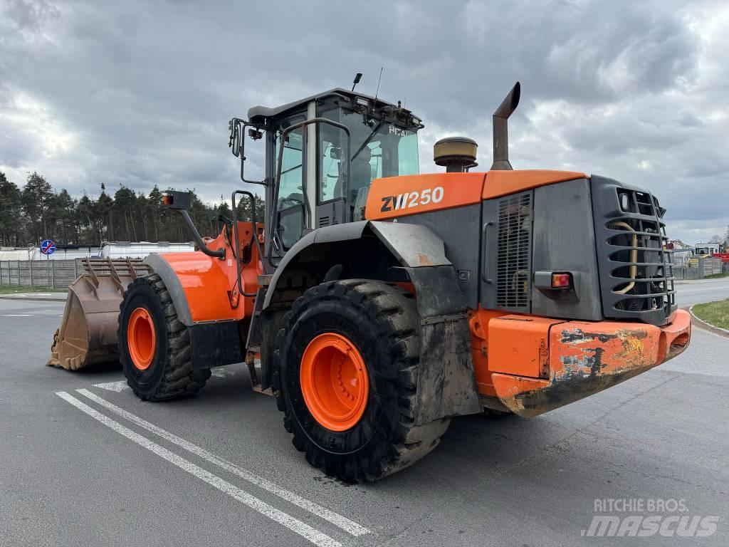 Hitachi ZW 250 Naudoti ratiniai krautuvai