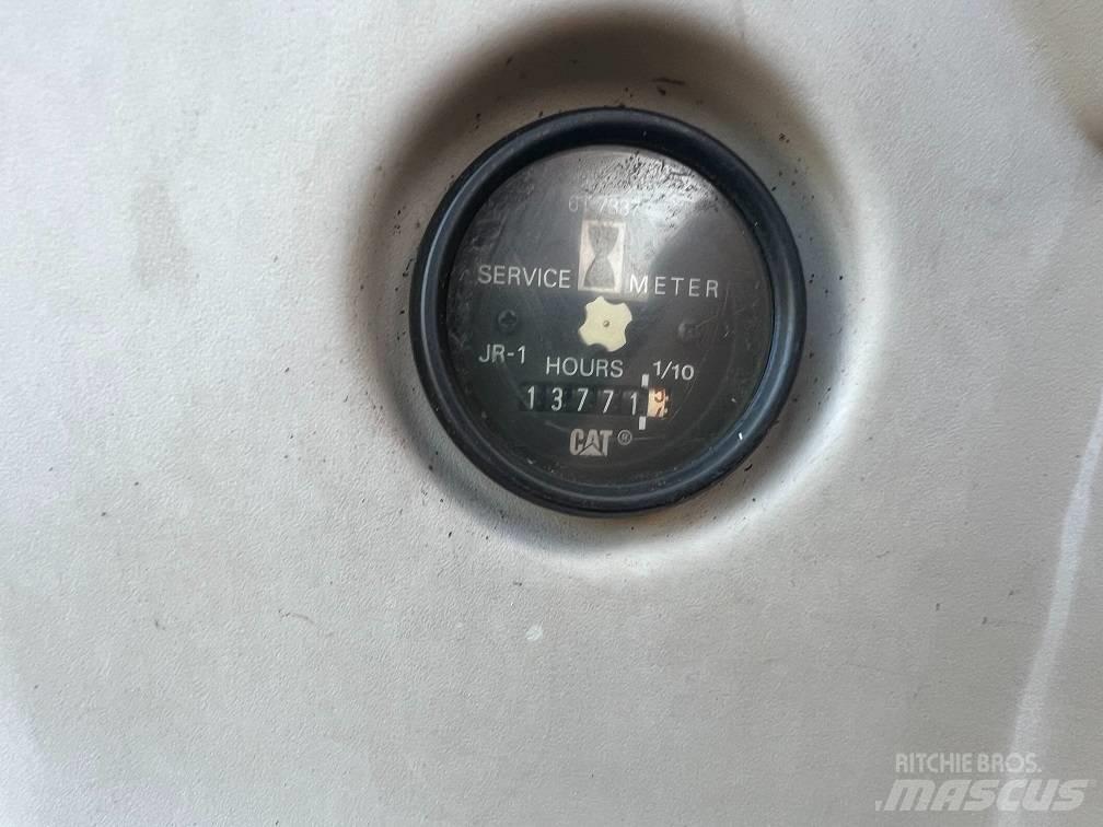CAT 317 Vikšriniai ekskavatoriai