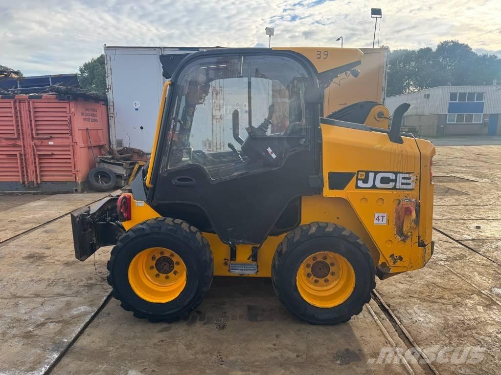 JCB 250T4 Krautuvai su šoniniu pasukimu