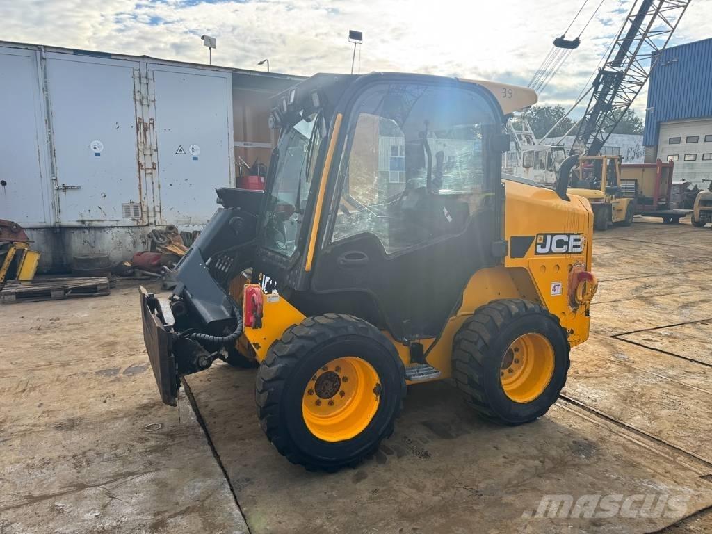 JCB 250T4 Krautuvai su šoniniu pasukimu