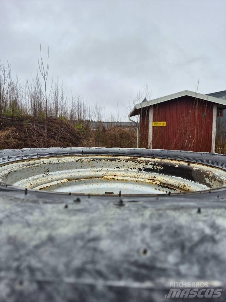 Dunlop 365/80R20 Padangos, ratai ir ratlankiai