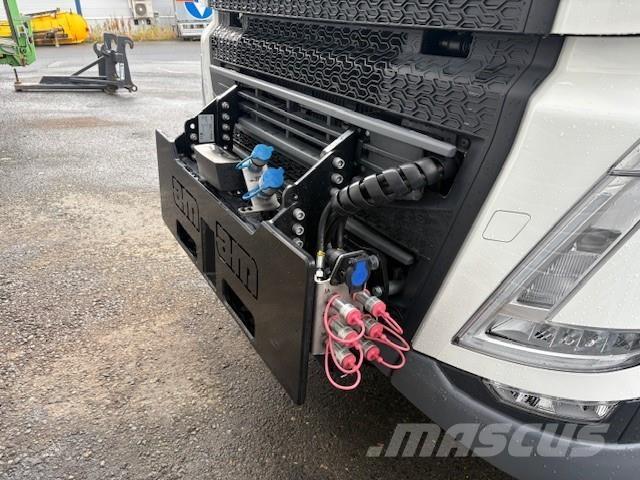 Volvo FH Savivarčių priekabų vilkikai