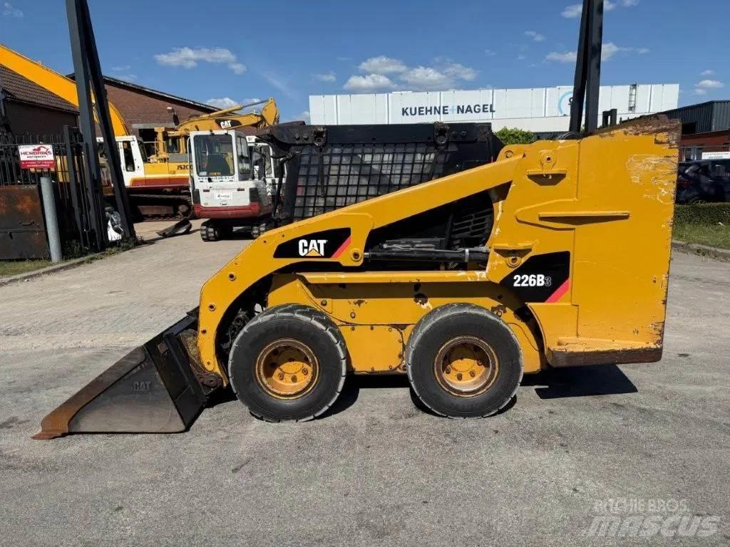 CAT 226B3 Turbo Krautuvai su šoniniu pasukimu