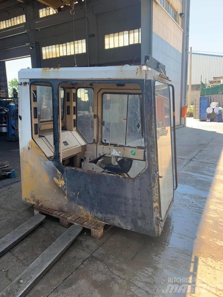 CAT 375 Kabinos ir interjeras