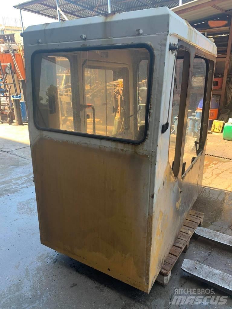 CAT 375 Kabinos ir interjeras