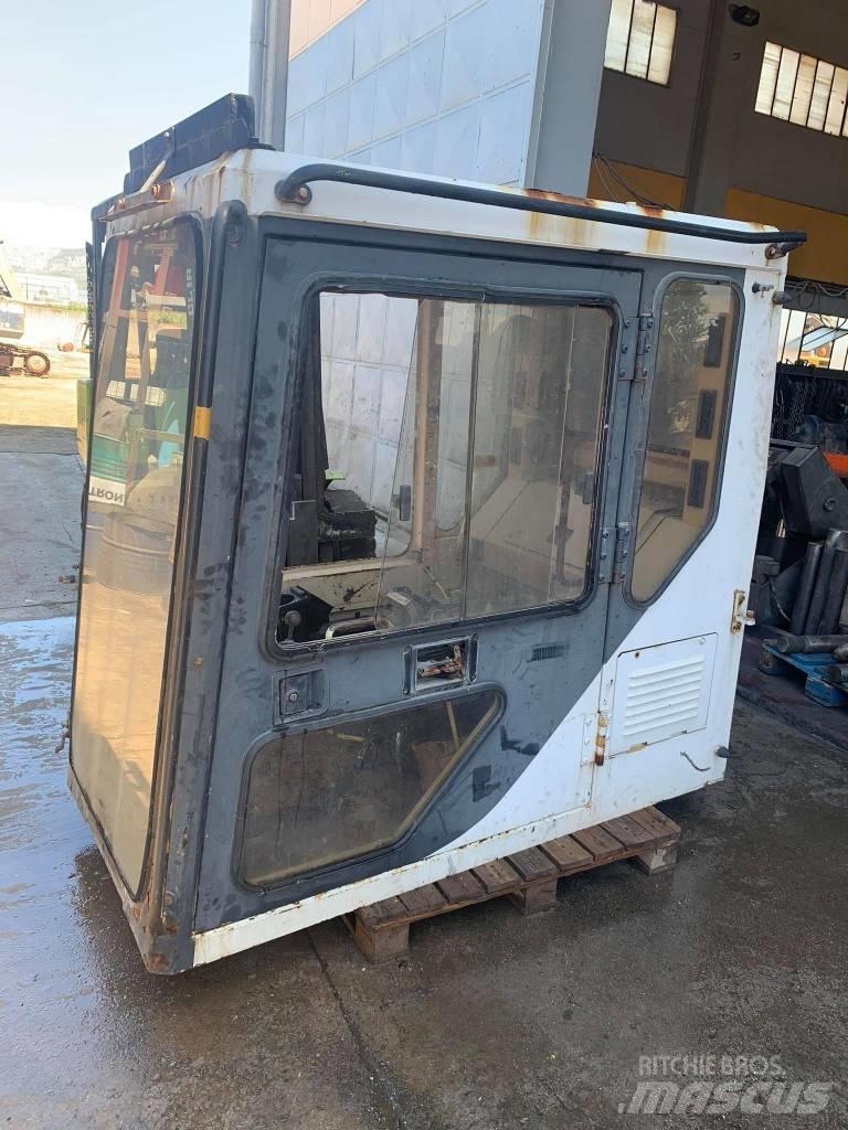 CAT 375 Kabinos ir interjeras
