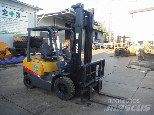 TCM FD25T3 Dyzeliniai krautuvai