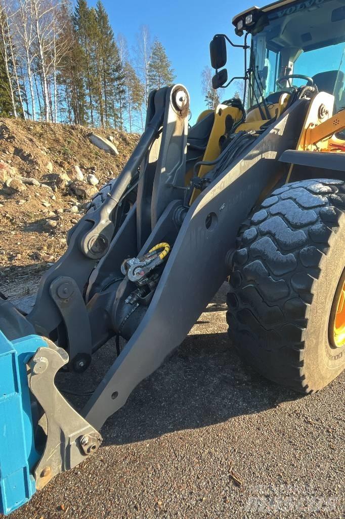 Volvo L 120 H Naudoti ratiniai krautuvai