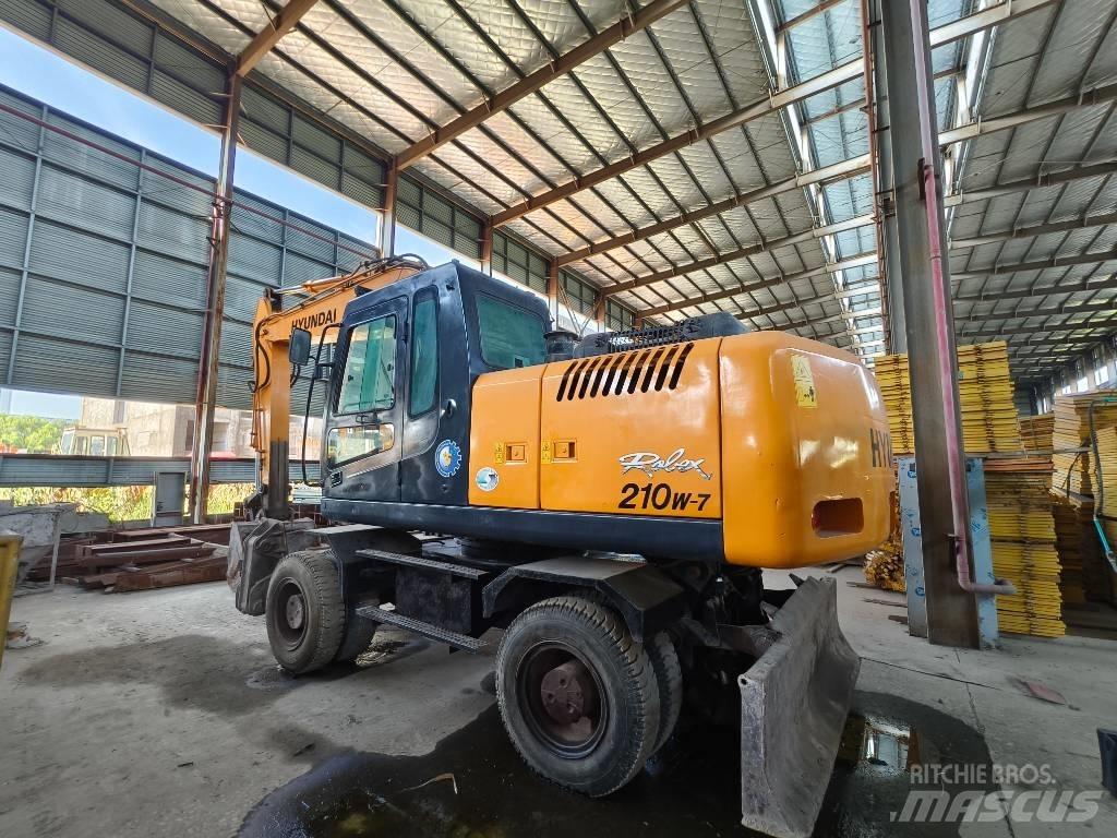 Hyundai R210w-7 Ratiniai ekskavatoriai
