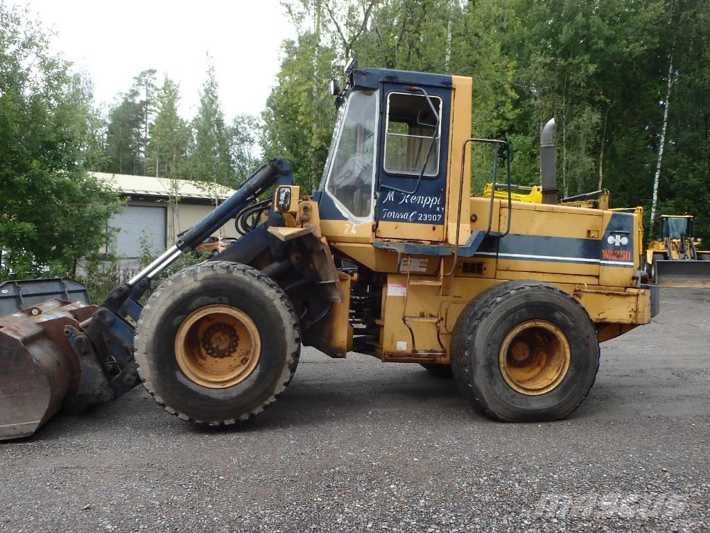 Komatsu WA 250-1 Naudoti ratiniai krautuvai