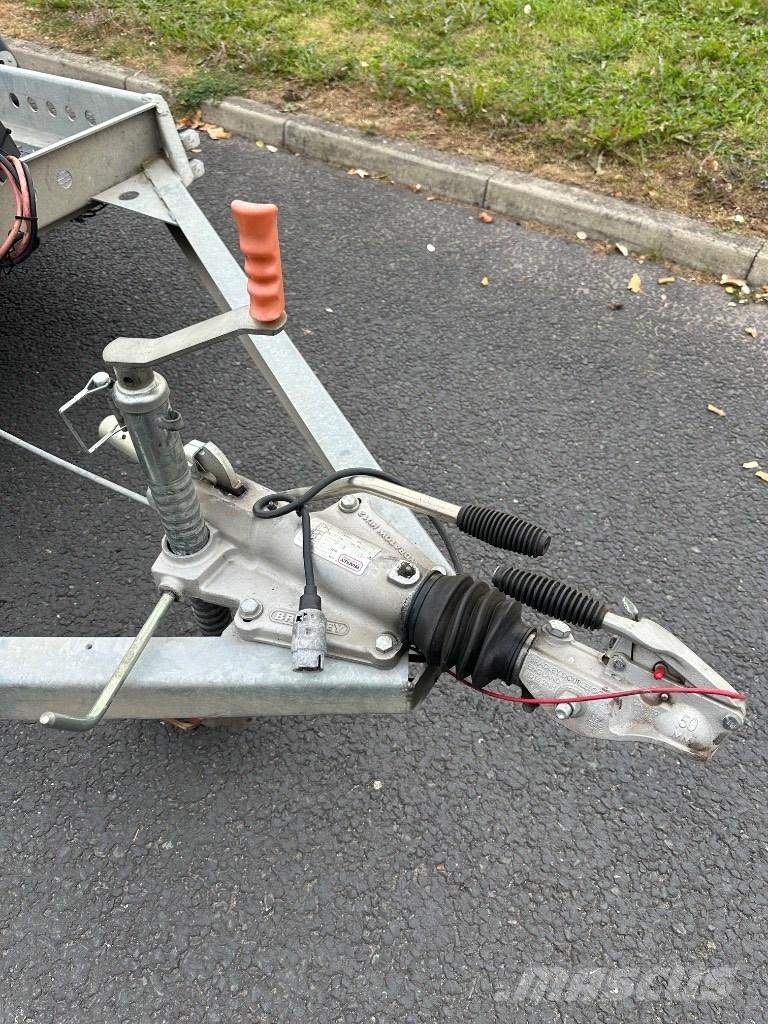  MOTIV TC3000 Lengvos priekabos