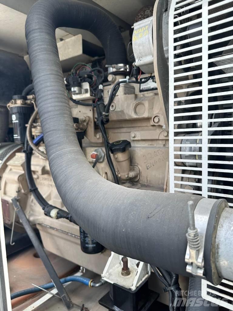 MultiQuip DCA150USJ2 Dyzeliniai generatoriai