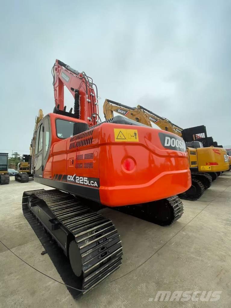 Doosan DX 225 LC Vikšriniai ekskavatoriai