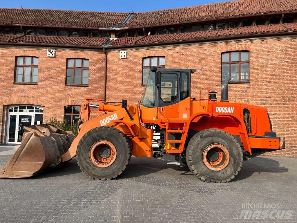 Doosan DL 300 Naudoti ratiniai krautuvai