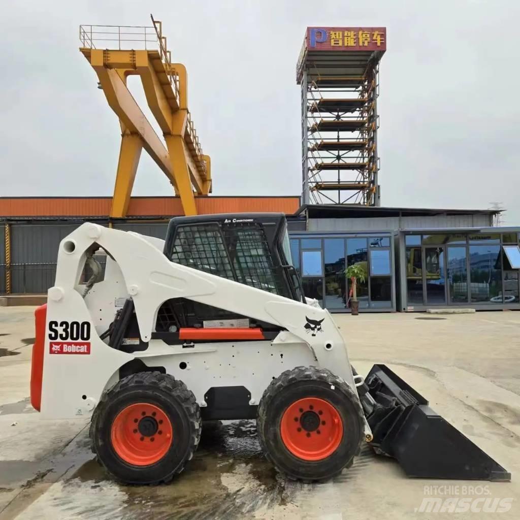 Bobcat S 300 Krautuvai su šoniniu pasukimu