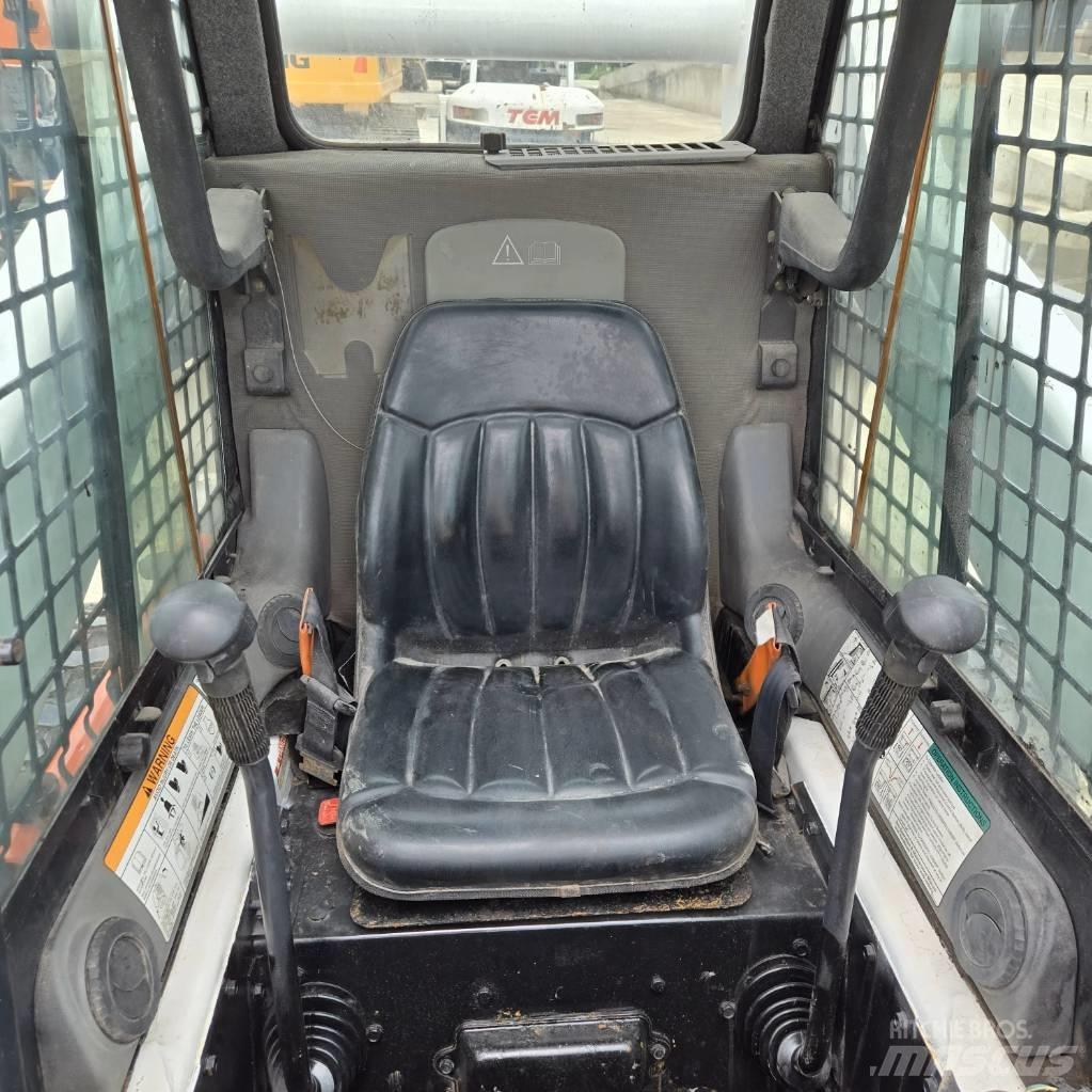 Bobcat S 300 Krautuvai su šoniniu pasukimu