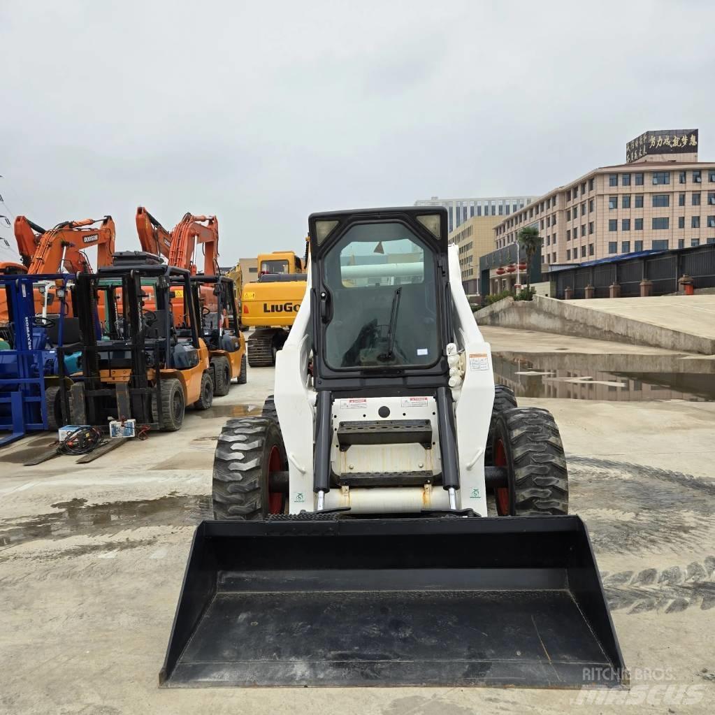 Bobcat S 300 Krautuvai su šoniniu pasukimu
