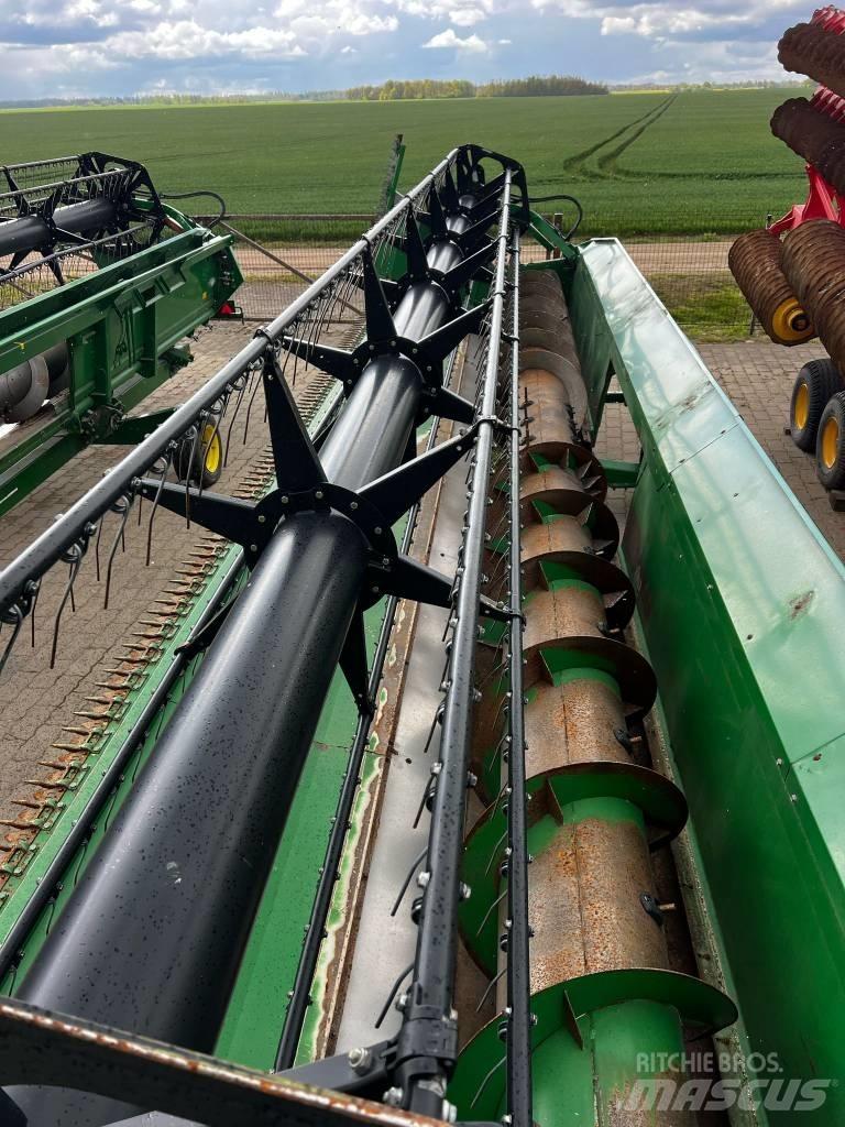 John Deere 630 R Derliaus nuėmimo kombainų galvos