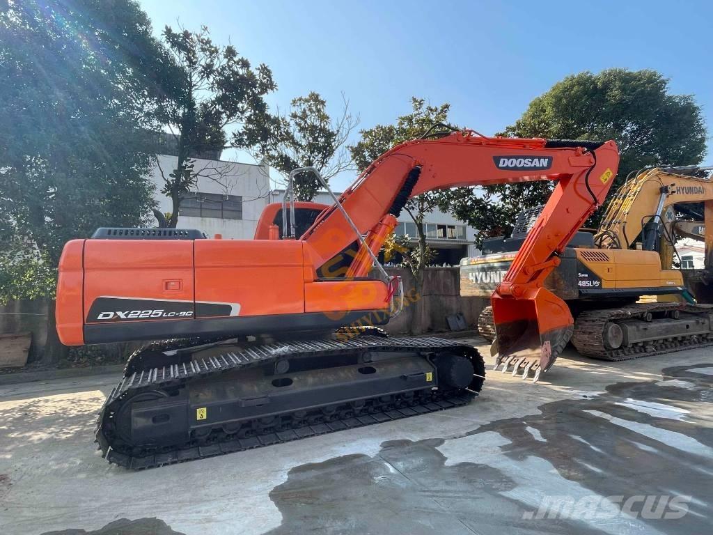 Doosan DX 225 LC Vikšriniai ekskavatoriai