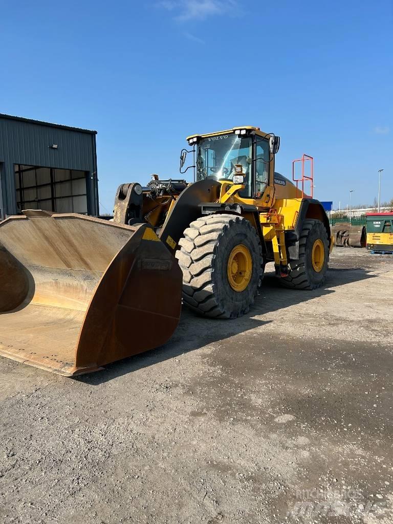 Volvo L 260 H Naudoti ratiniai krautuvai