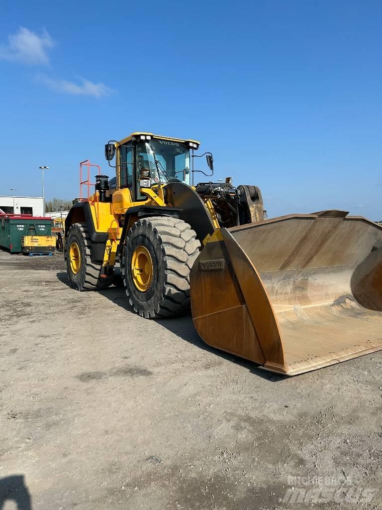 Volvo L 260 H Naudoti ratiniai krautuvai
