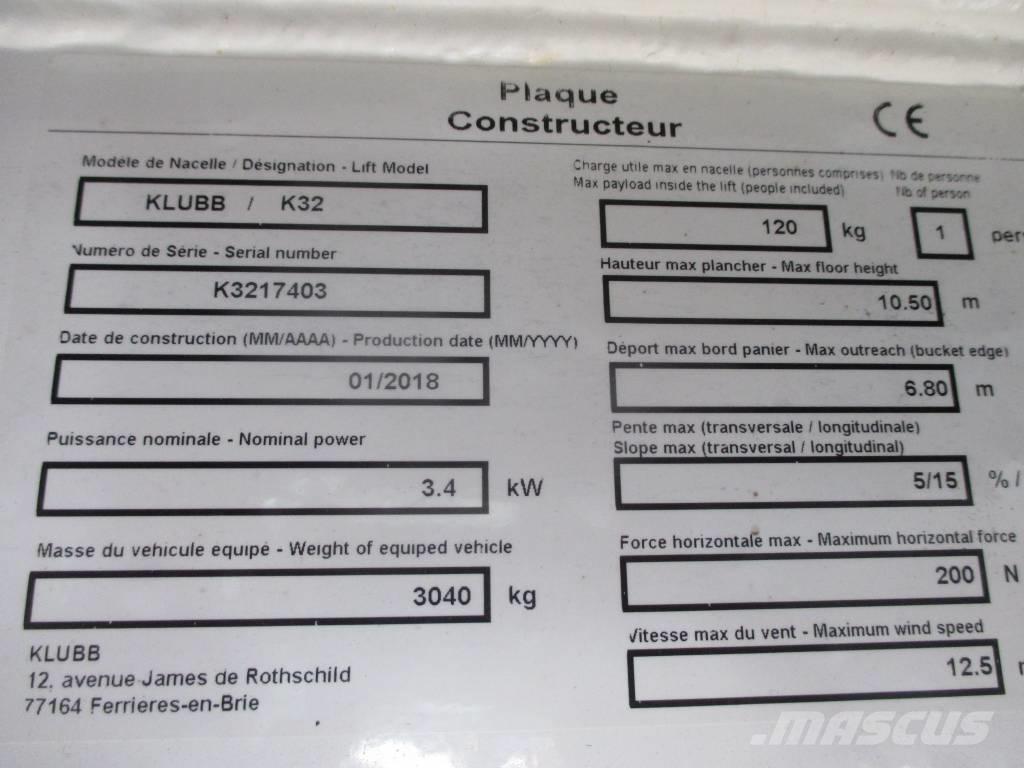 Klubb K32 Ant vilkikų montuojamos kėlimo platformos