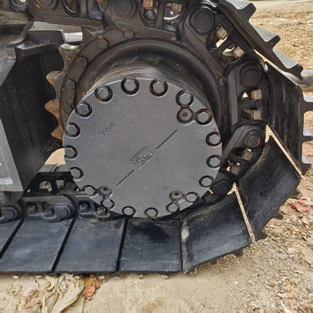 Komatsu PC 200-8 Vikšriniai ekskavatoriai