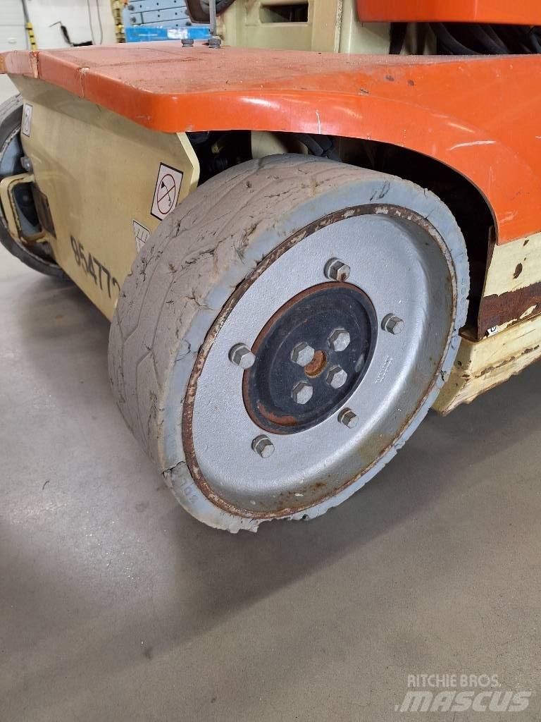 JLG Toucan 10 E Vertikalūs stiebiniai keltuvai
