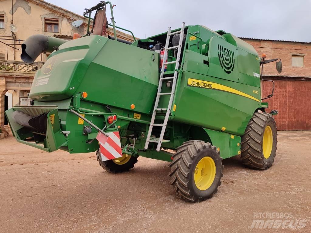 John Deere W 440 Derliaus nuėmimo kombainai