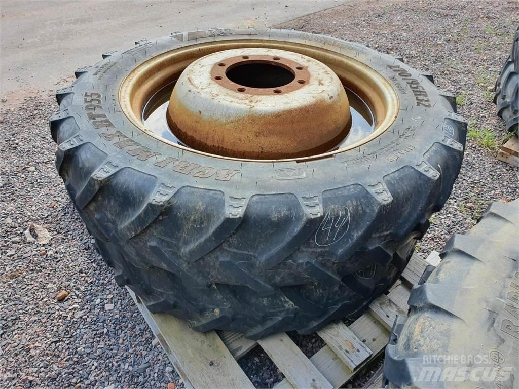 BKT 270/95R32 x2 Padangos, ratai ir ratlankiai