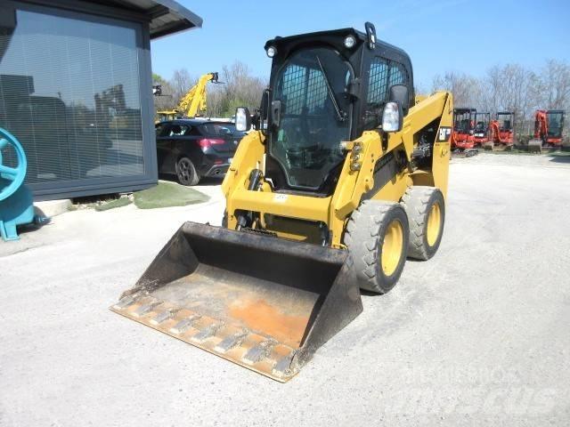 CAT 226 D Krautuvai su šoniniu pasukimu