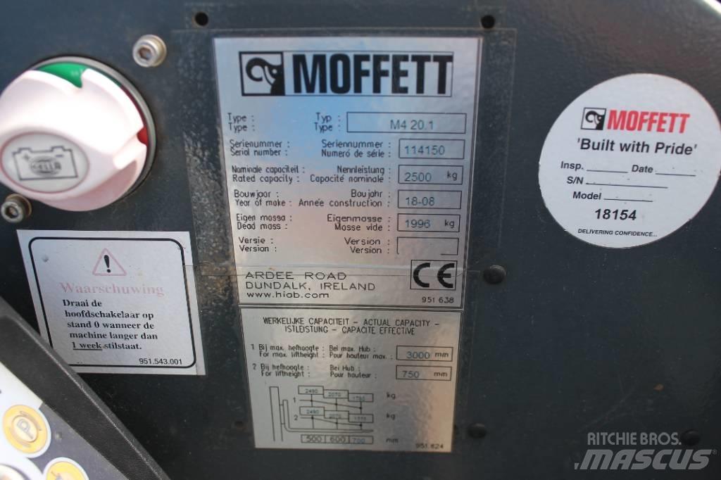 Moffett M4 20.1 Ant sunkvežimių montuojami šakiniai krautuvai