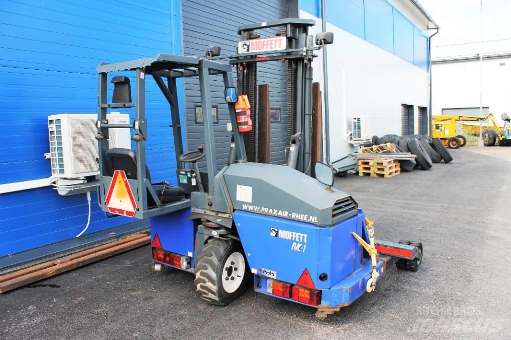 Moffett M4 20.1 Ant sunkvežimių montuojami šakiniai krautuvai