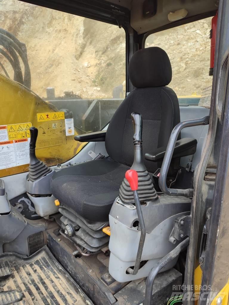 Komatsu PC 228 LC-3 Vikšriniai ekskavatoriai