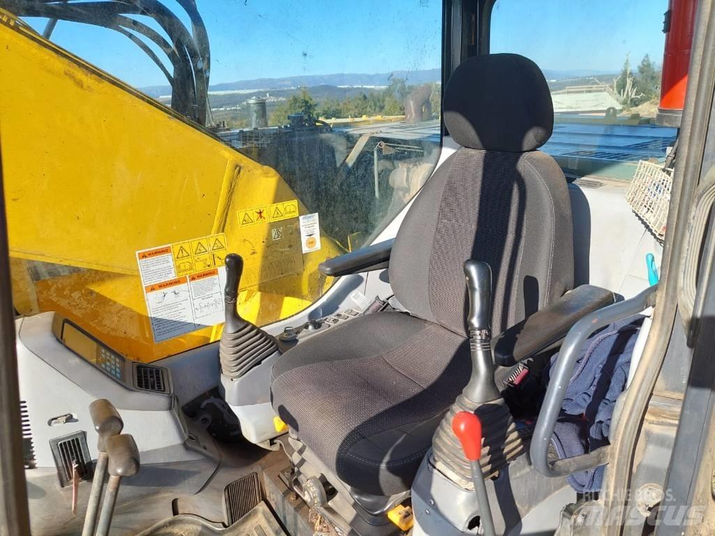 Komatsu PC 228 LC-3 Vikšriniai ekskavatoriai