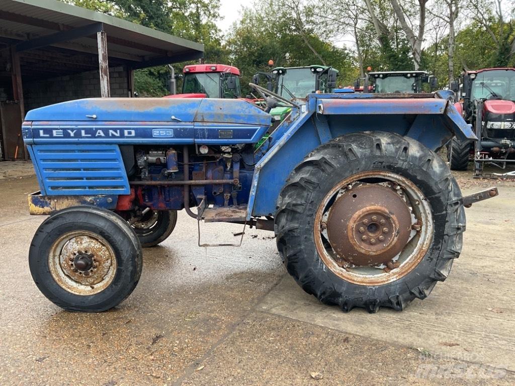 Leyland 253 Traktoriai