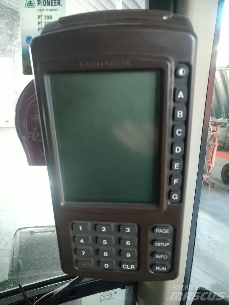 John Deere 732 Prikabinami purkštuvai