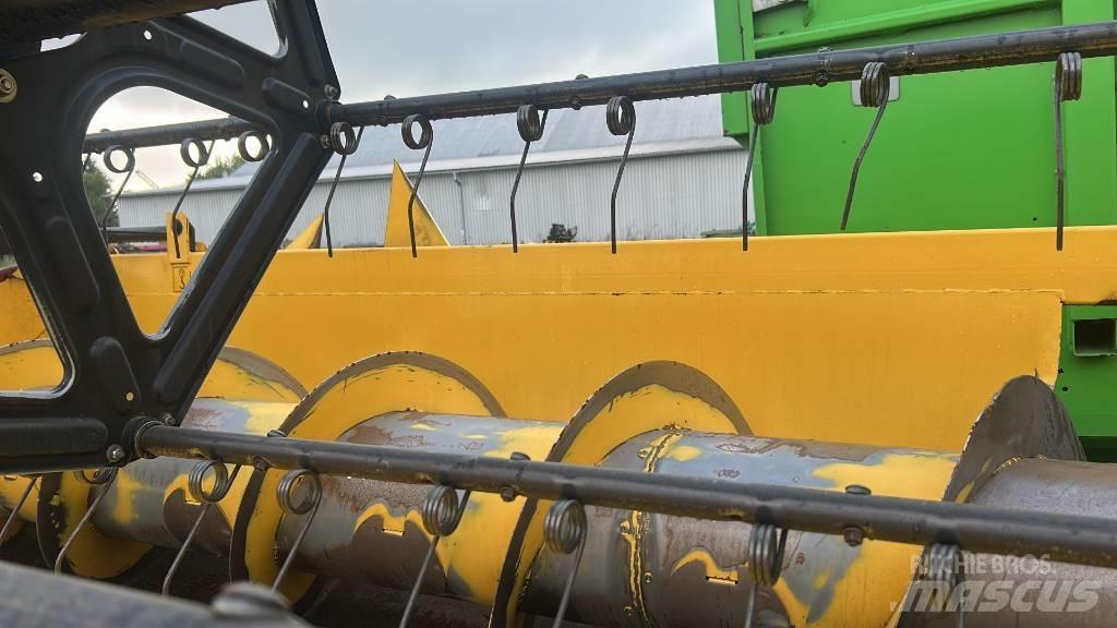 New Holland CSX 7080 Derliaus nuėmimo kombainai