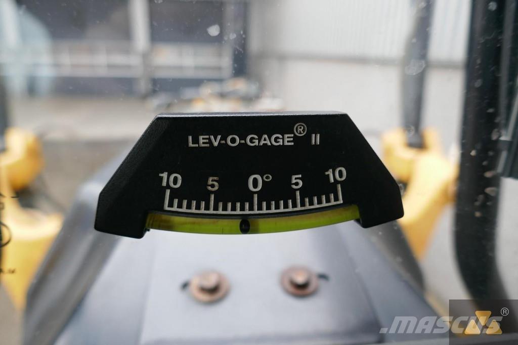 CAT 140M3 Greideriai