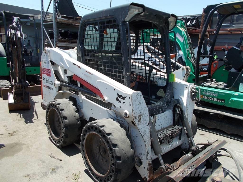 Bobcat S510 Krautuvai su šoniniu pasukimu