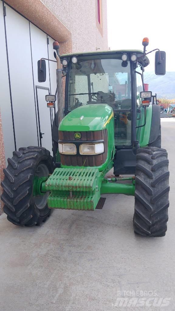 John Deere 5820 Traktoriai