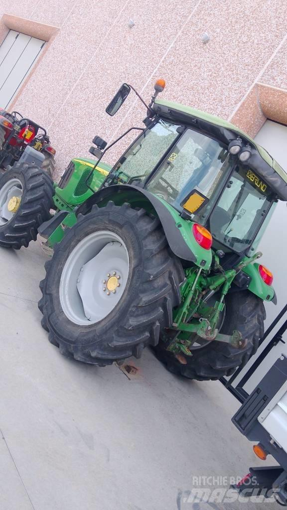 John Deere 5820 Traktoriai