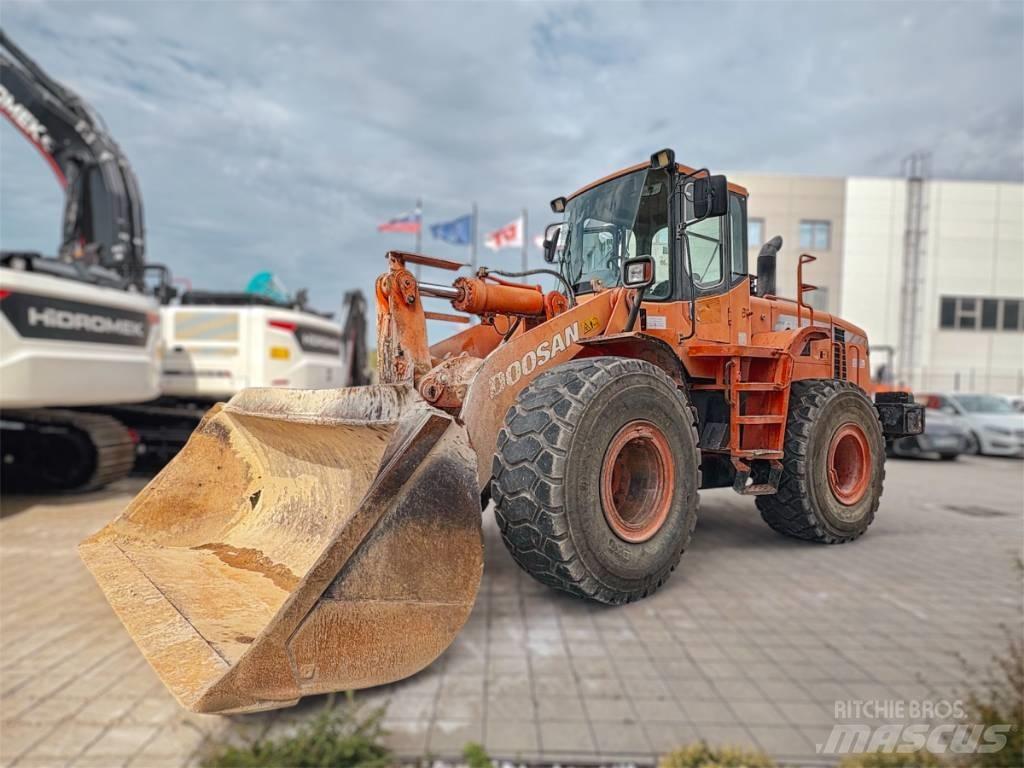 Doosan DL 300 Naudoti ratiniai krautuvai