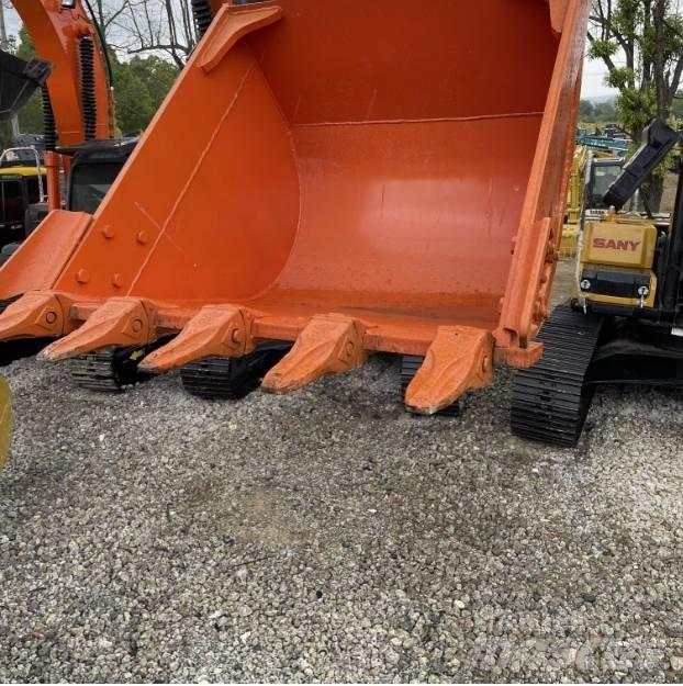 Hitachi ZX200 Vikšriniai ekskavatoriai